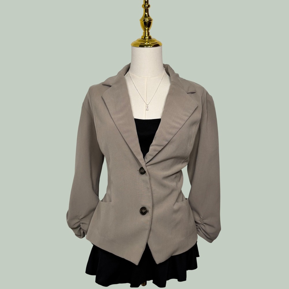 jemma beige collared blazer pockets long sleeve shoulder pads corporate chic Y2K